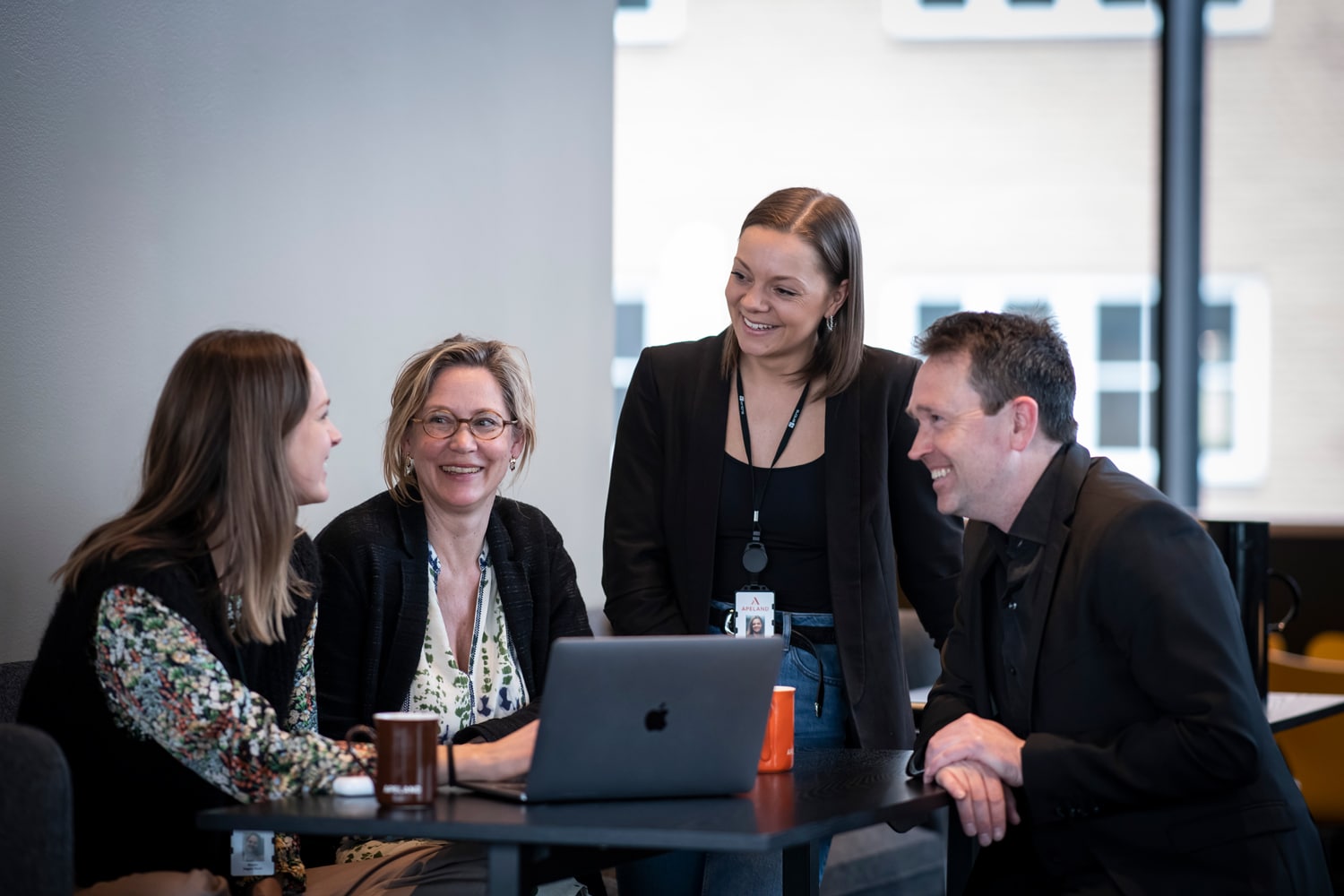 Øyunn H. Wold, Therese Werenskiold, Amanda M. Bostad og Torkel Vik ønsker seg flere kolleger.